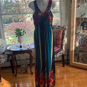 Beautiful long dress, colorful lease back